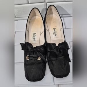 Realites Vintage Ladies Fabric Pump Shoe Lace Up Detail Textured Black Fabric 2i